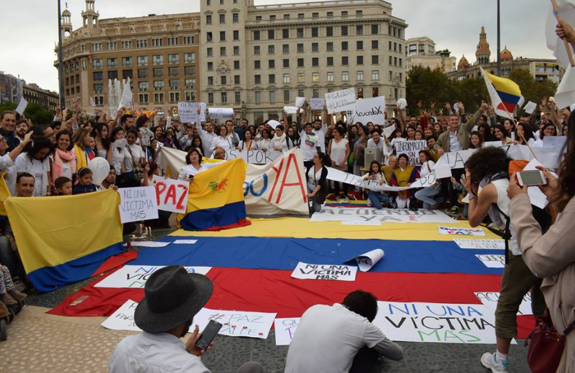 ¡Pacifistas colombianos, armemos una revolución sin fronteras!