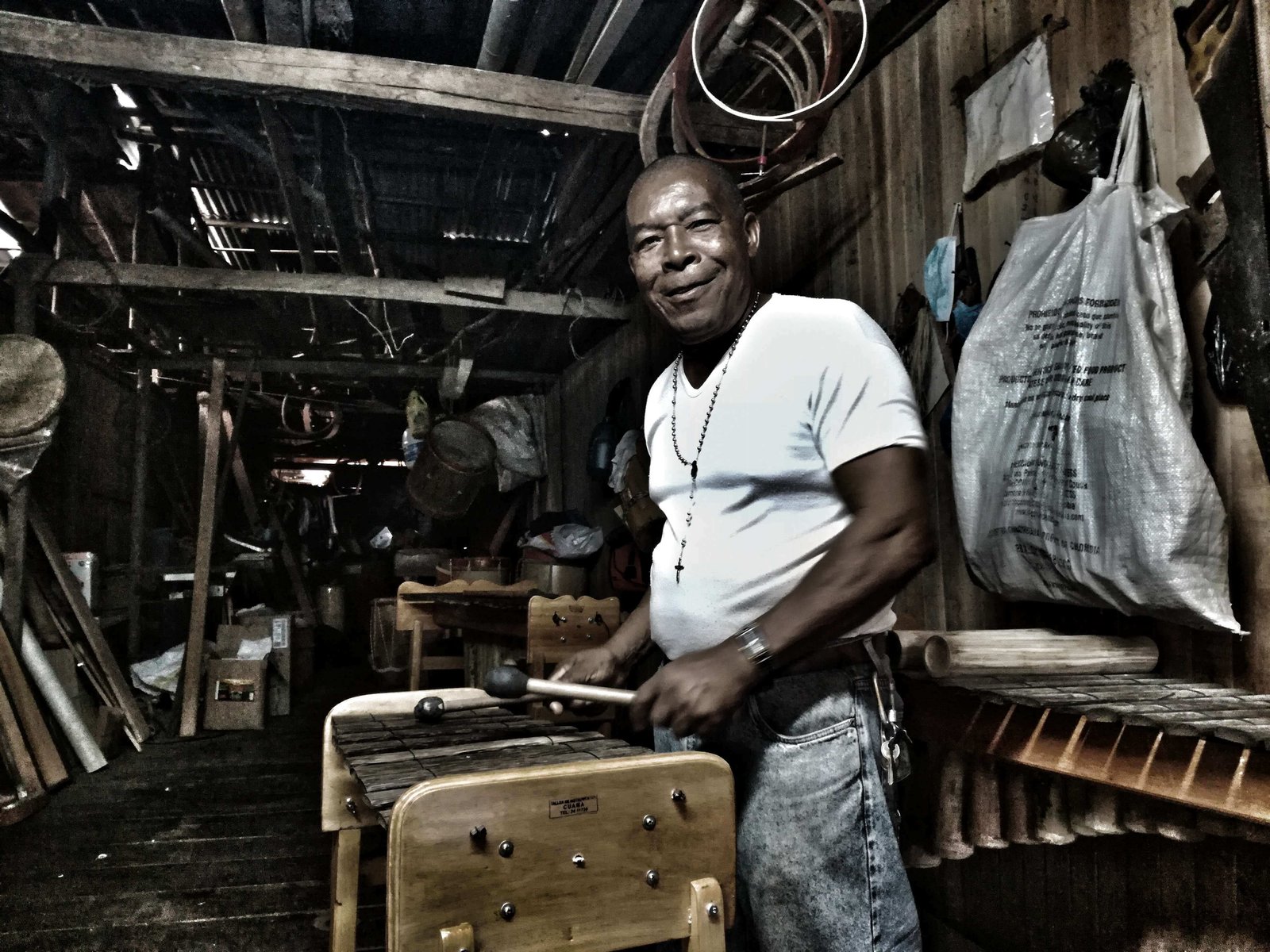 Marimbas y tambores en un lugar de armas: esta es la resistencia de Baudilio Cuama