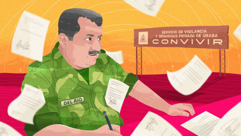 Rito Alejo del Río en medio de documentos firmados por él, atrás hay un letrero de las convivir
