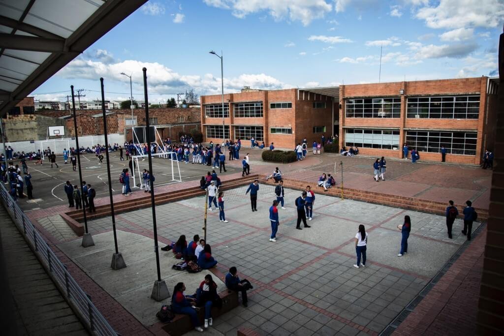 ¿Qué se está enseñando sobre conflicto y paz en los colegios?