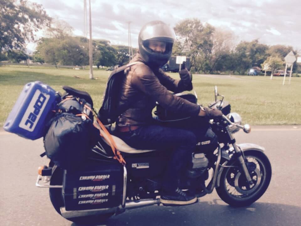 Seis meses en moto conectando pacifistas por América