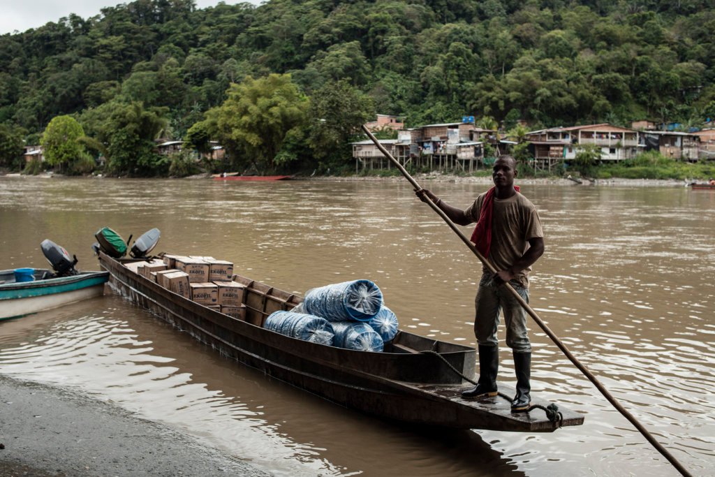 “¡No Hay Agua!”: la exposición de fotografía que distribuye agua potable en Chocó