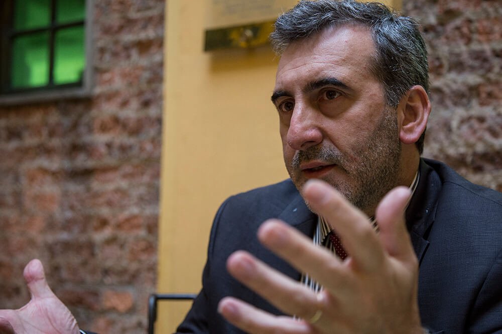 ‘La paz les abrirá los medios a nuevas voces’