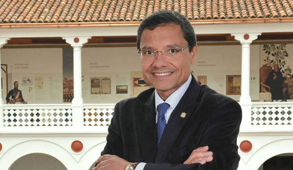 La Universidad del Rosario echó a Vicente Torrijos tras el escándalo por sus títulos