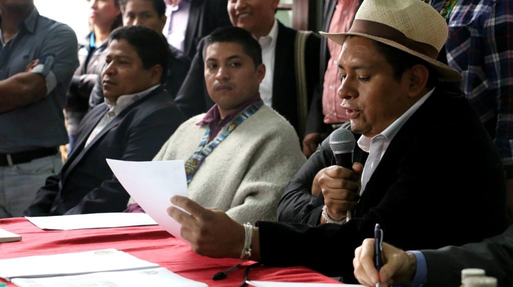 ¿Quién les está violando los derechos a los indígenas?