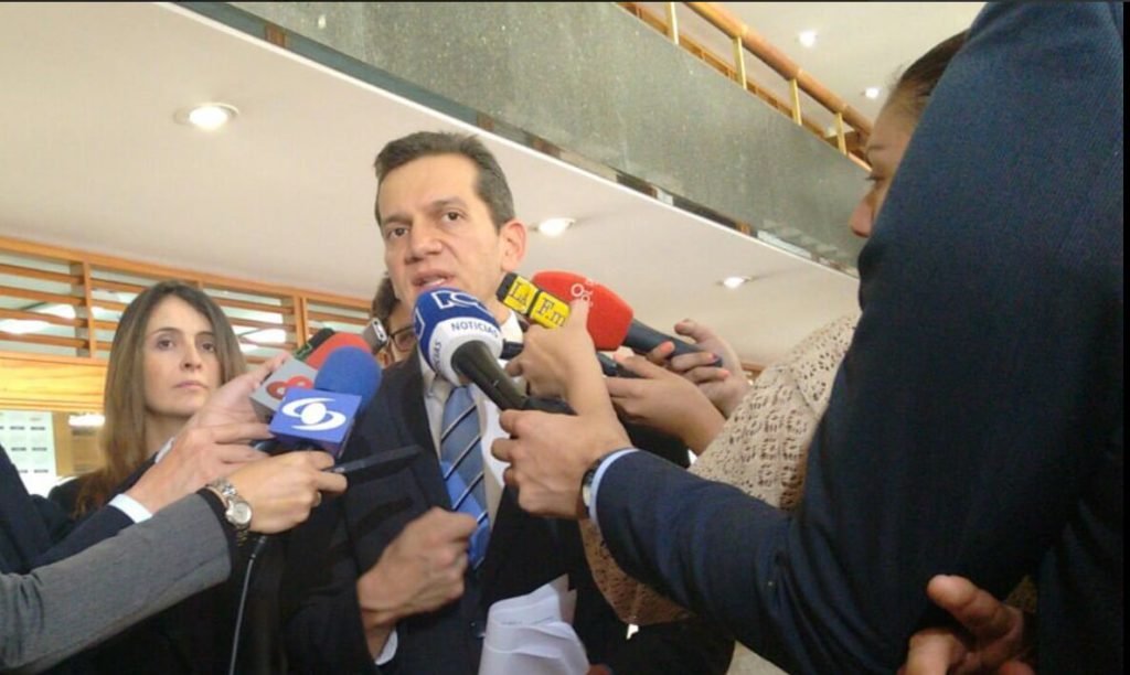 Bitácora de la incertidumbre: día 40, el No pide espacio en televisión para responderle a Santos