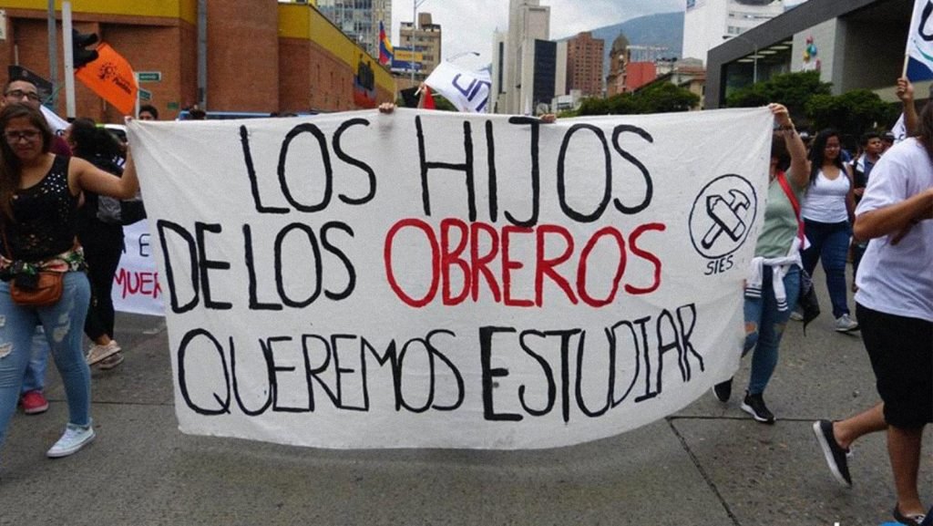 La educación pública no aguanta un desangre más