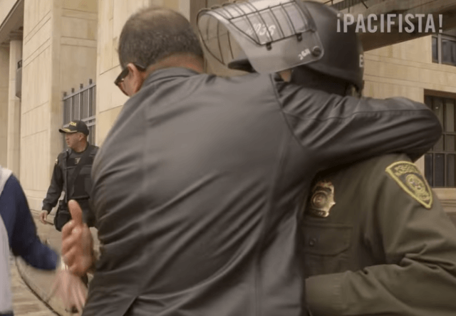 Juanpis González salió a marchar por la eduación