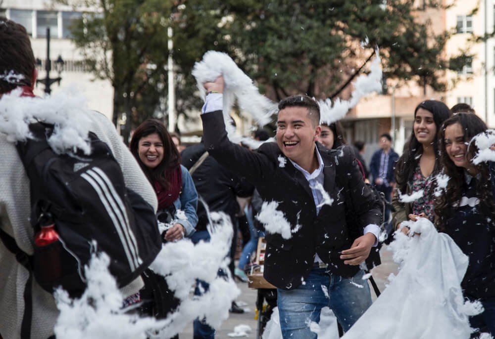 Así fue “La última guerra en Colombia”: una guerra de almohadazos