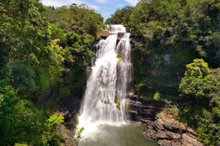 Una caída de agua en el Parque Nacional Natural Sierra de la Macarena. Foto: Nectario Plazas.