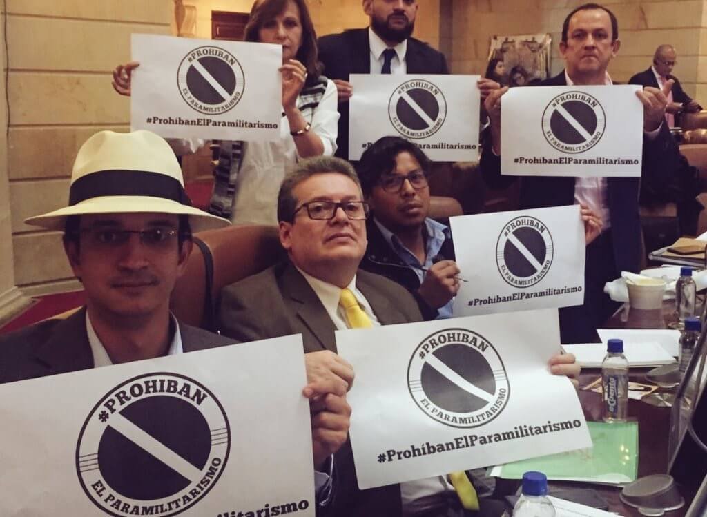 Hay presión en el Congreso para prohibir el paramilitarismo en el país