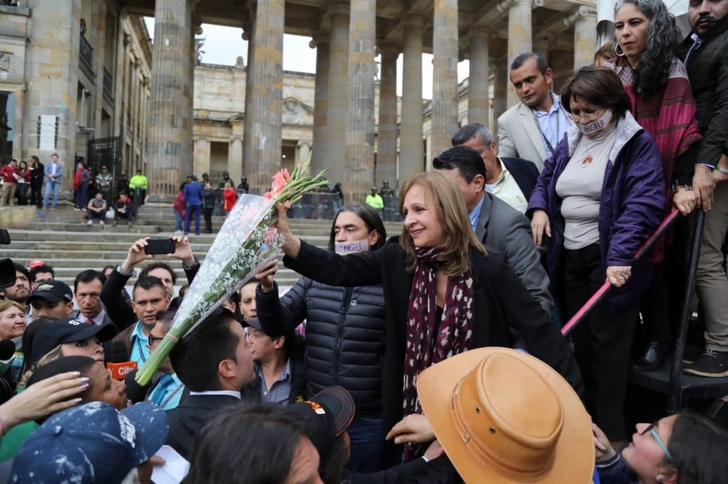 ‘Quieren arrasarnos, a los guerreros no les basta si no lo tienen todo’: Ángela María Robledo