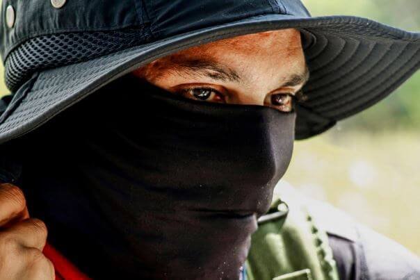 ‘Nunca dijimos que nos estorban las armas’: hablamos con un líder radical del ELN