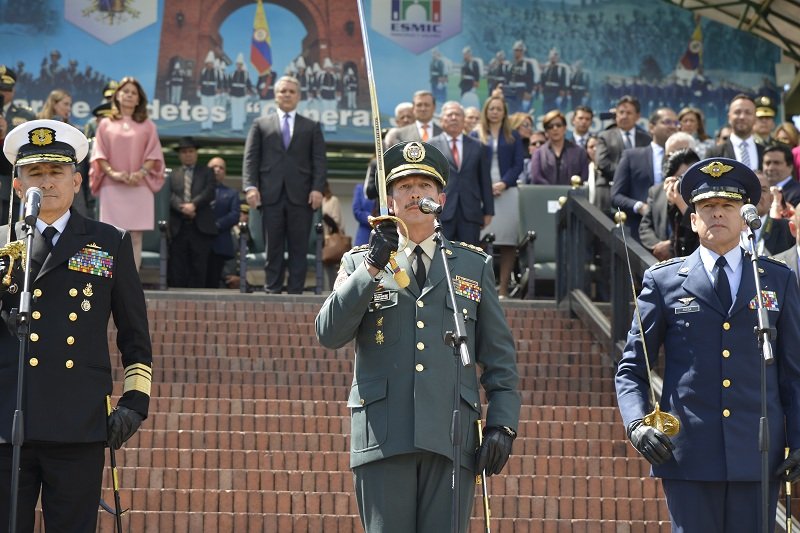 La sombra de los falsos positivos en el expediente del comandante del Ejército