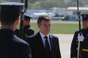 La primera medida de Santos para bajar la intensidad de la guerra