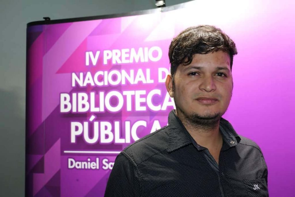 El bibliotecario que quiere curar con libros la violencia en el Catatumbo