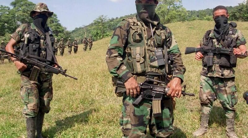 ¿Vamos a seguir diciendo que en Colombia no hay paramilitares?
