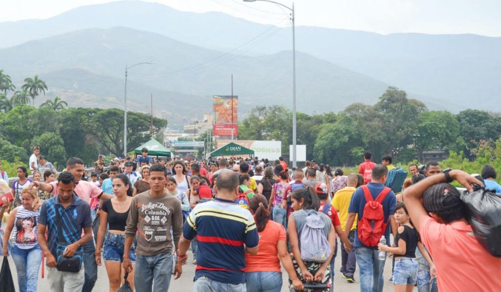 ‘La intervención militar debe ser la última opción, allá están nuestras familias’