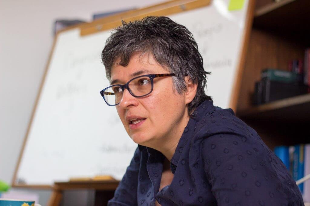 “Las feministas tenemos el papel de abrirles los ojos a las mujeres”: Marcela Sánchez