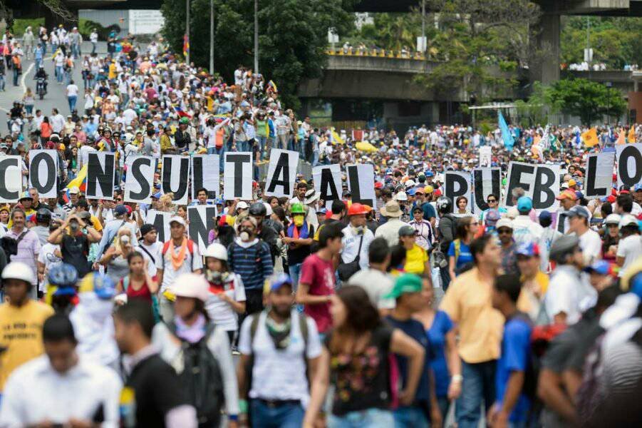 Parece que al uribismo solo le gustan las protestas en Venezuela