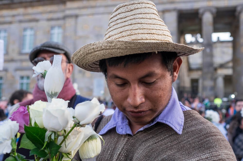 En imágenes: Los bogotanos volvieron a llenar la Plaza de Bolívar para abrazar a quienes sufren la guerra