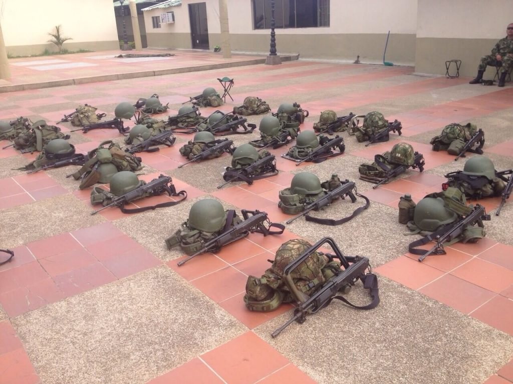 ¿Por qué el Ejército le enseña a disparar a un periodista?