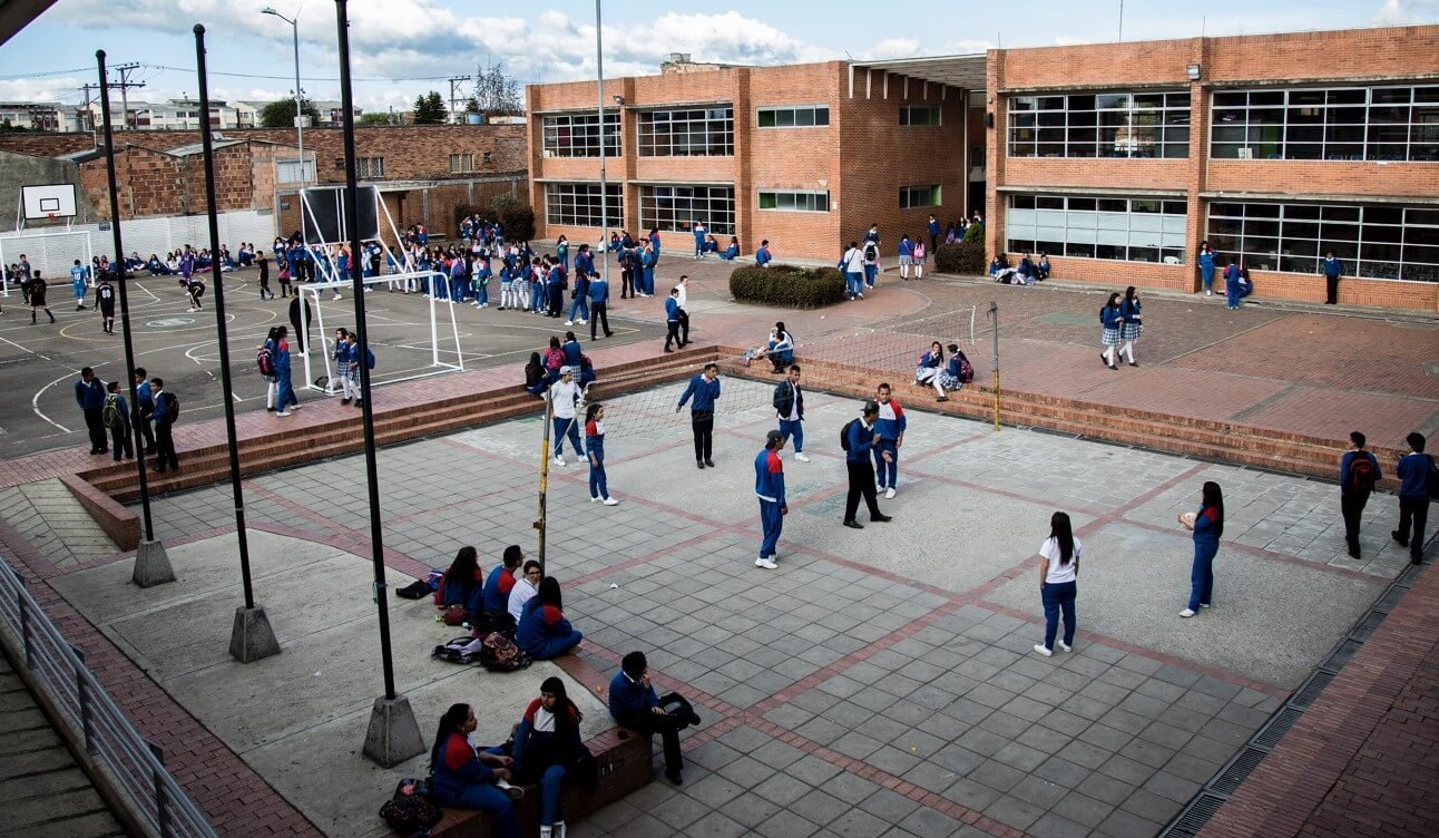 Patio de un colegio (imagen de archivo)