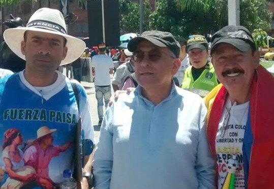 Así abuchearon en Medellín a Antonio Navarro por hacer campaña a favor de la paz