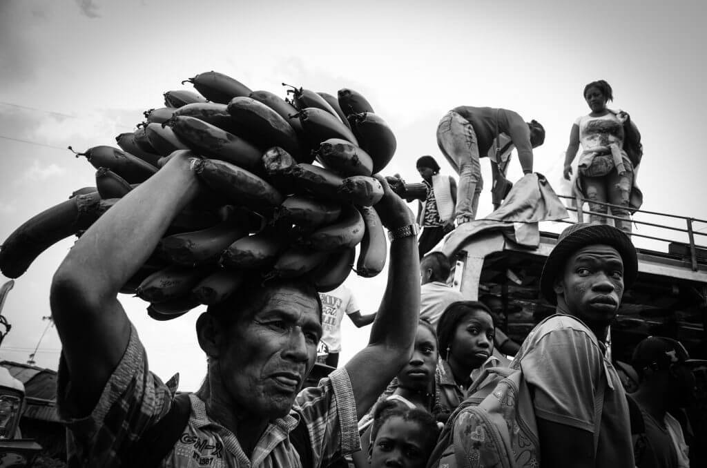Campesinos, guerrilleros y víctimas: imágenes de esperanza en una Vigilia por la Paz