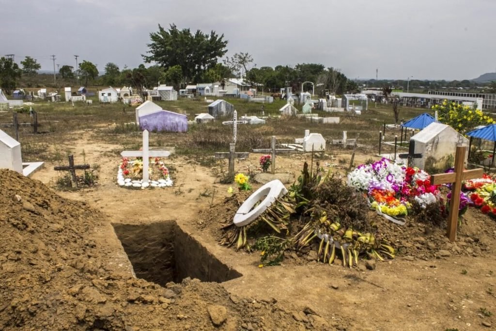 Así son las exhumaciones que buscan devolver los restos de 20 mil desaparecidos