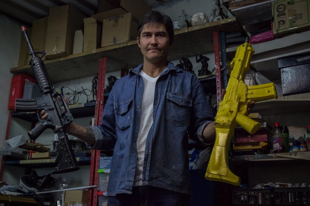 Una visita al taller de pistolas de ‘Narcos’