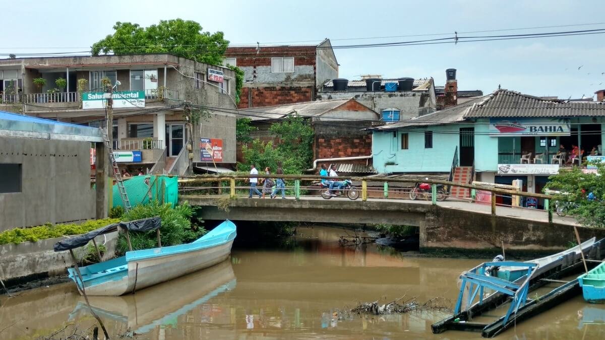 El puerto del Waffe es el lugar de embarque regular de cientos de personas que viajan por el Golfo de Urabá. Los migrantes, en cambio, parten en las noches y desde puertos clandestinos en otras zonas del pueblo. Foto: Juan David Ortiz Franco