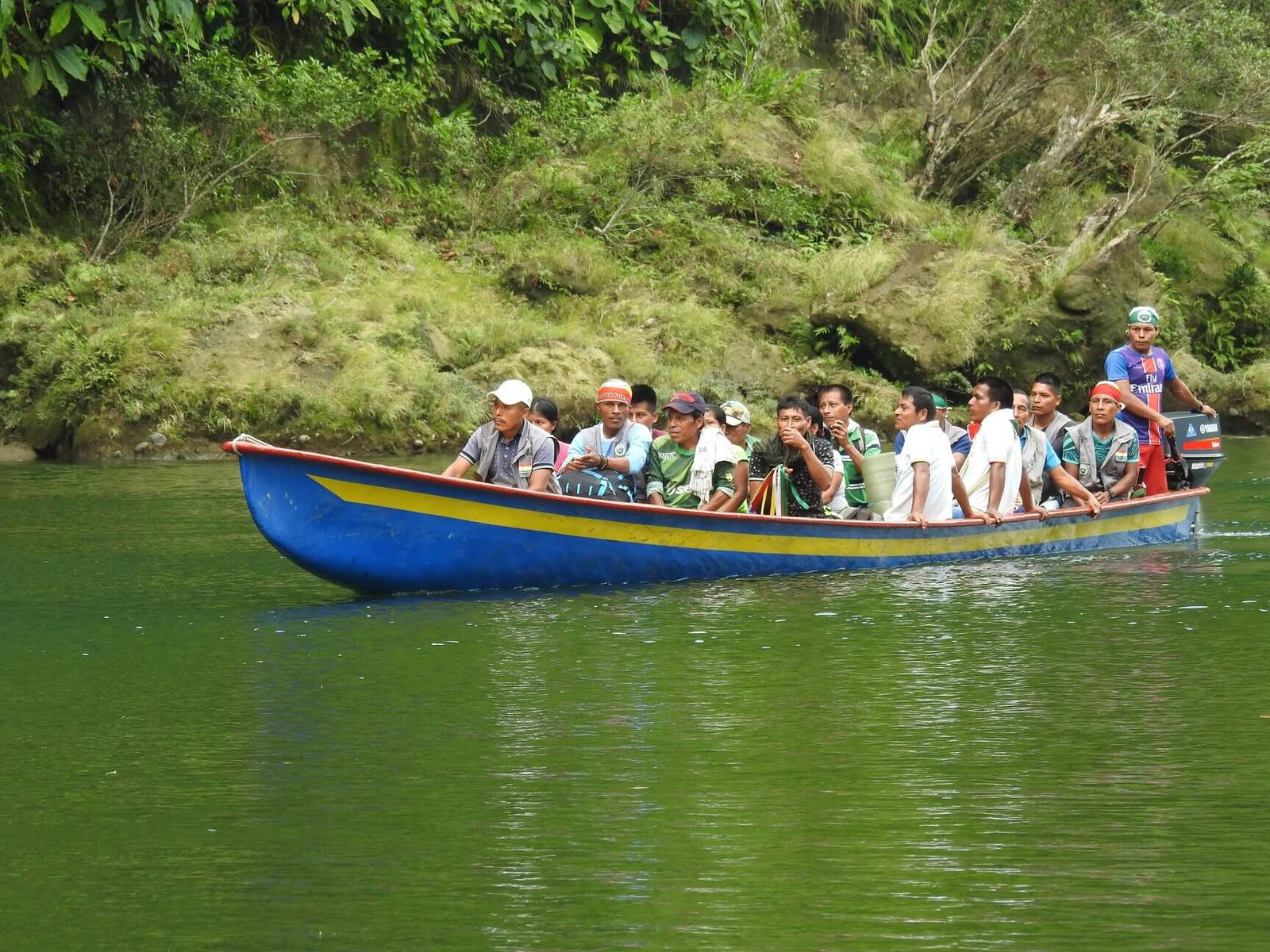 Los Awá representan el 5 % de la población de Tumaco. Algunos resguardos están muy alejados del casco urbano, a varias horas de camino y solo hay acceso por vía fluvial. Muchos no cuentan con alcantarillado, iluminación, ni condiciones dignas de acceso. Fotografía: Comunicaciones UNIPA.