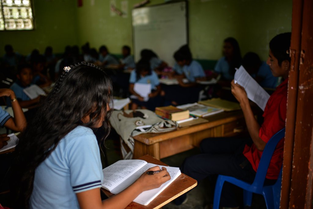 Salón de clases del Internado Indígena Nazareth, en Uribia, departamento de La Guajira. Crédito: Luis Ángel/DeJusticia.