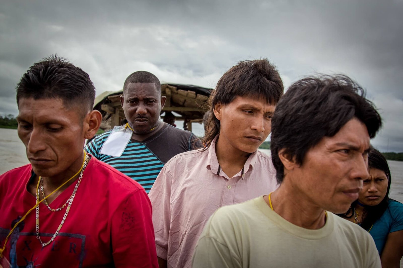 La comunidad indígena de Bojayá también acompañó la conmemoración el 2 de mayo. Las relaciones entre indígenas y afrodescendientes en Bojayá se han fortalecido y los primeros tienen un lugar en el Comité por los Derechos de las Víctimas de Bojayá.