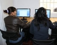 Exguerrilleras en clases de sistemas.