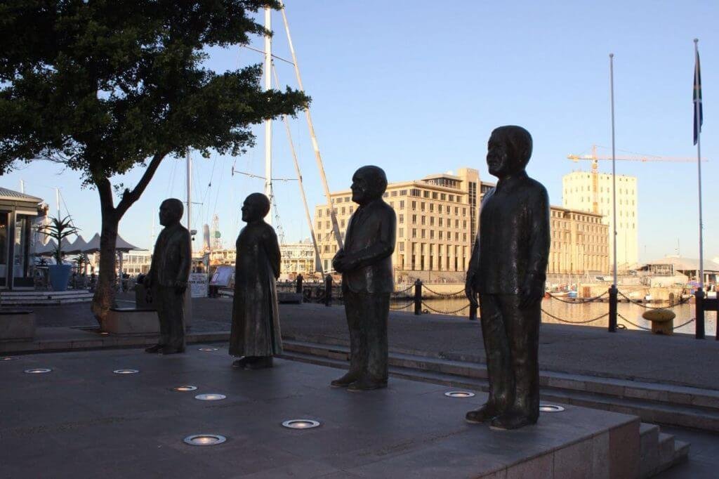 Memorial de los premios Nobel de Paz en el Waterfront de Ciudad del Cabo. Fotos: Jerónimo Delgado Caicedo