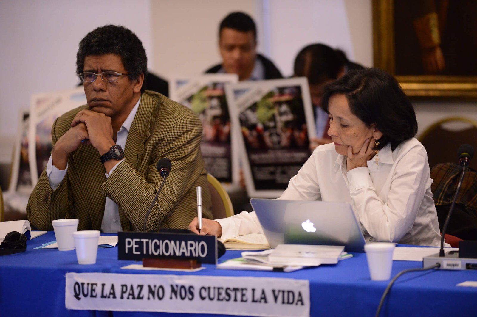 A la izquierda, Pedro Cortés, quien denunció las amenazas contra tres líderes de Afrodes en la última audiencia de la CIDH sobre agresiones contra defensores de derechos humanos en Colombia. Foto: CIDH