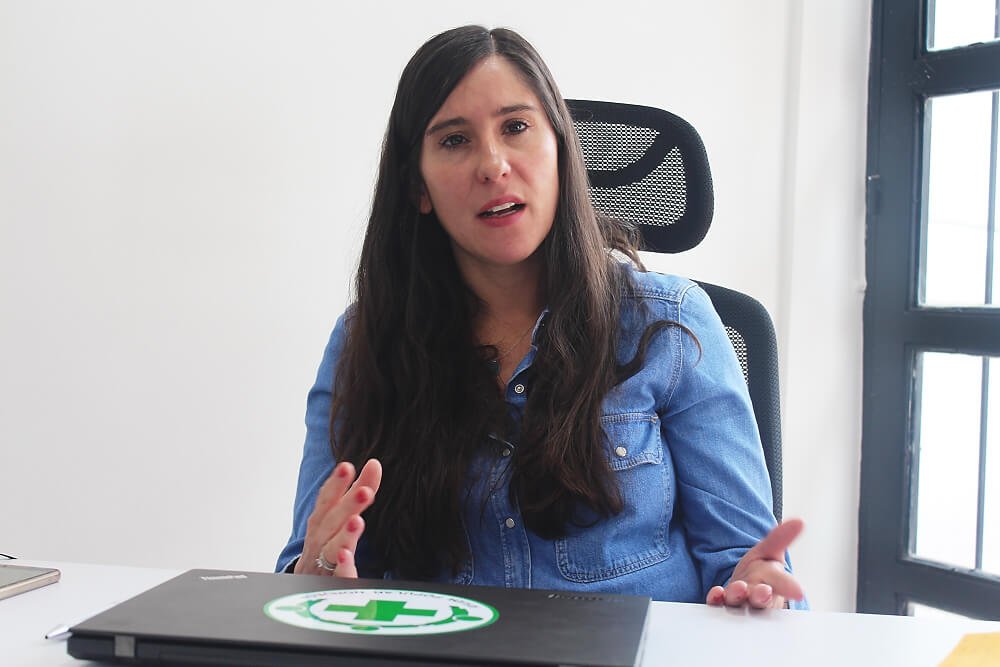 La mujer que lideró el primer ejercicio entre guerrilleros y militares para desminar a Colombia