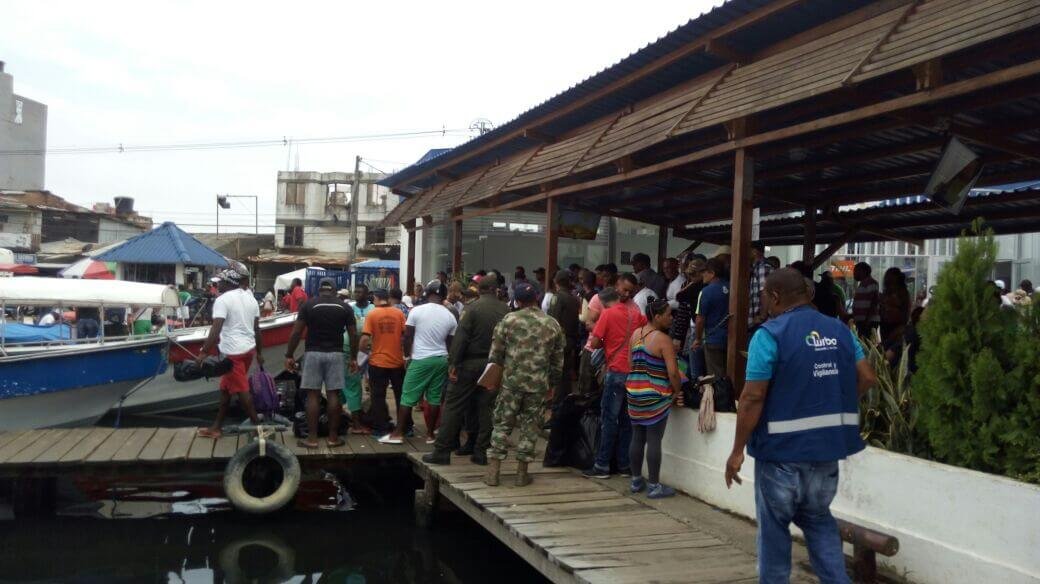 La Policía y Migración dicen verdades a medias para evitar que ayuden a los cubanos varados en Urabá