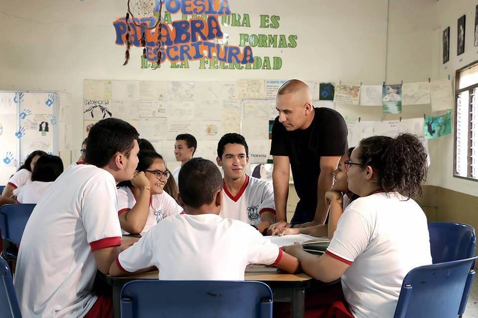Edwin Rendón, un profesor convencido de que la paz se construye con poesía