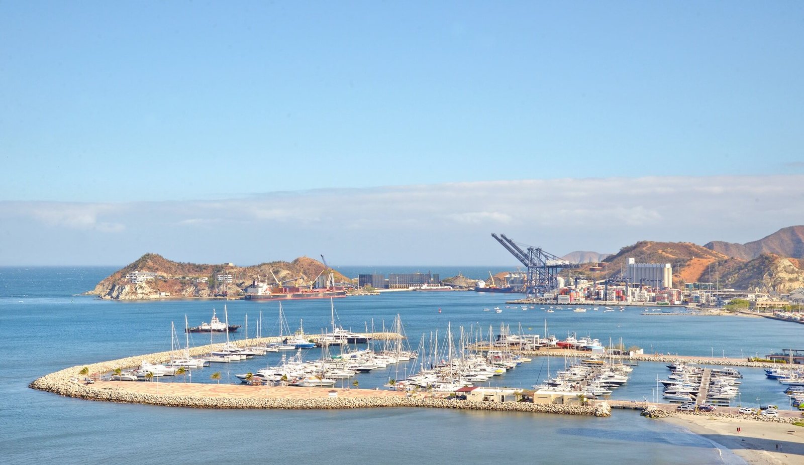 Bahía de Santa Marta y al fondo el puerto. Imagen: La Liga Contra el Silencio.