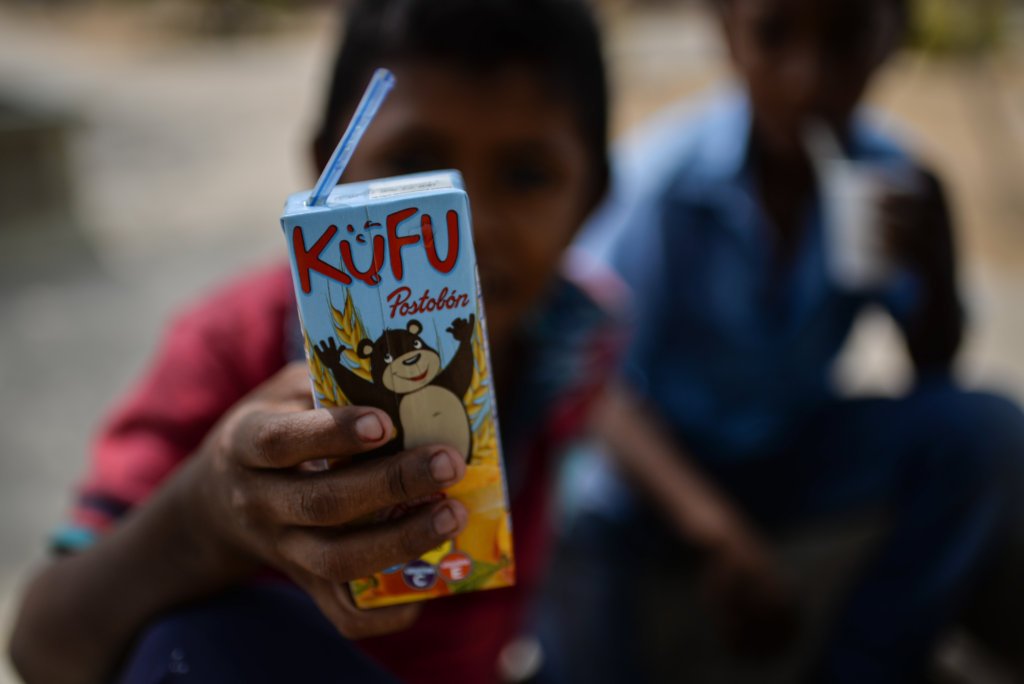 Postobón midió los niveles de hemoglobina y glucosa de los niños, antes y después de tomar Kufu, pero no acompañó esta investigación sobre los niños de un comité de ética. Imagen tomada en abril de 2018. Crédito: Luis Ángel/DeJusticia
